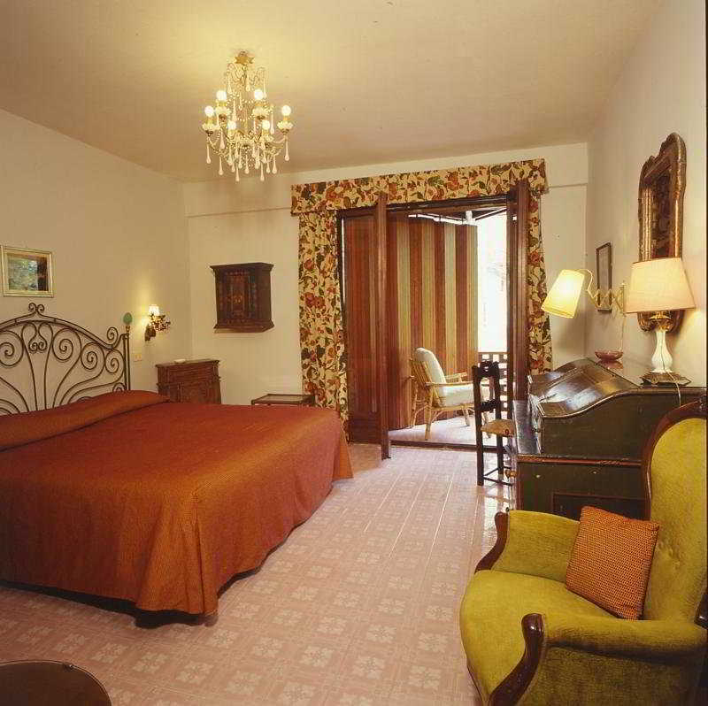 Residenza D'epoca Quattro Fontane 4*