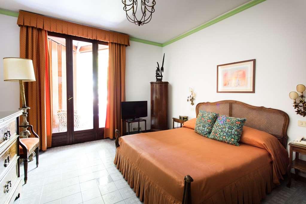 Residenza D'epoca Quattro Fontane Hotel 4*